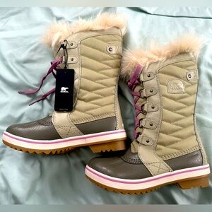 Sorel tofino faux fur lined girls boots